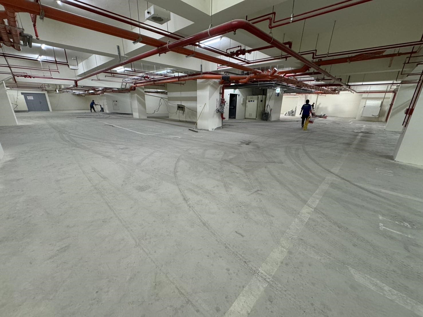 新建大樓 地下室 止滑型EPOXY地坪  數量1600m2